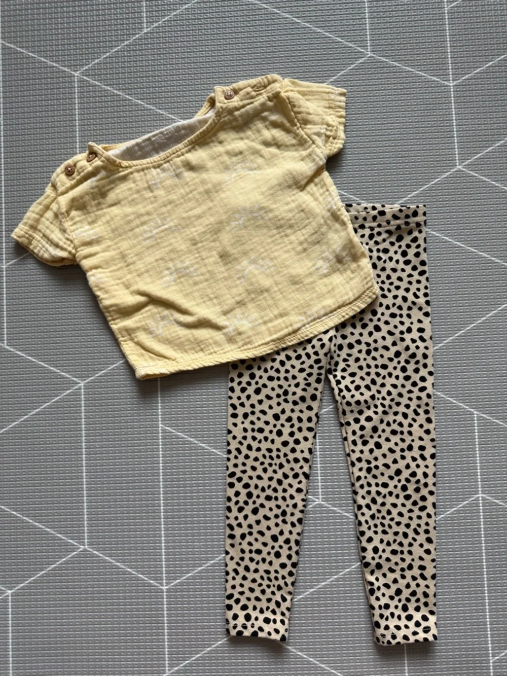 Easy Peasy|Baby girl/toddler set,tan Leopard Print Leggings & gauzy yellow top•